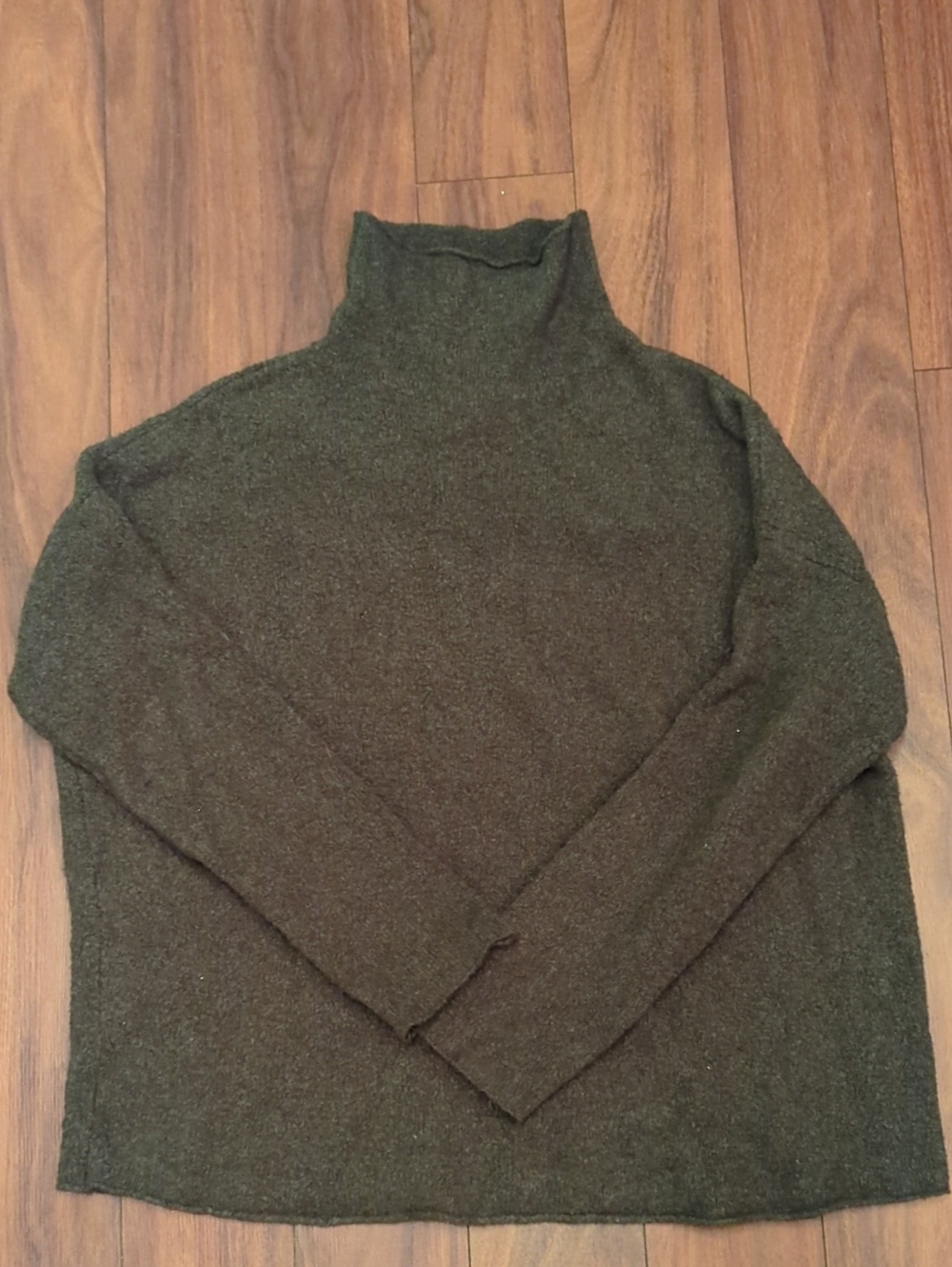 Women’s Olive Green Turtleneck Sweater - Soft Knit. S/M/L